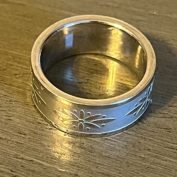 STAINLESS RING SIZE 7